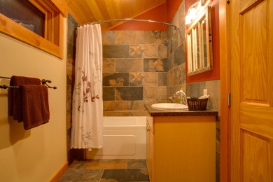 Deer Lodge En-Suite Bathroom