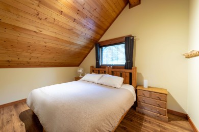 Deer Lodge Bedroom - King Configuration