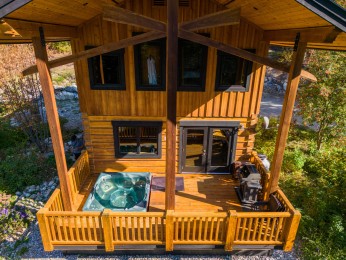 Bear Lodge Deck & Hot Tub