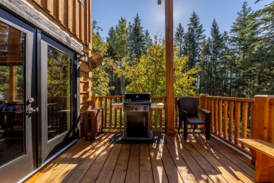 Bear Lodge Deck & BBQ
