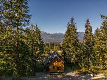 Deer Lodge Location & View